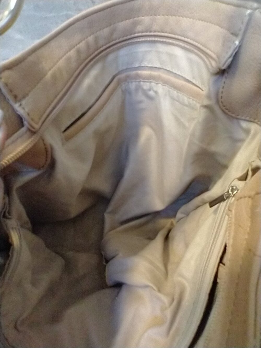 Tan and White Non-leather, Unbranded Hobo Purses - Picture 8 of 9